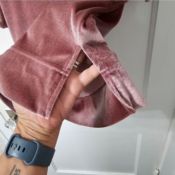 Anthropologie mauve velvet mock neck short sleeve shirt, like new sz xs - Picture 3 of 4